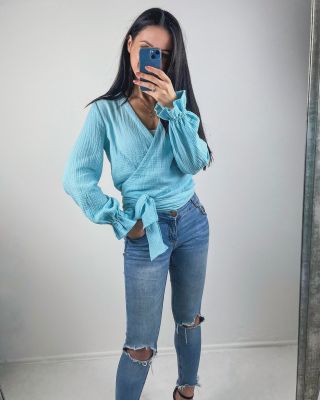 Letný top v letnej farbe. S radosťou vám ho ale ušijeme aj v ktorejkoľvek inej farbe z nášho bohatého vzorkovníka ☺️...