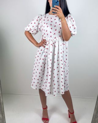 🍒 Mušelín a čerešne 🍒 Vzdušné mušelínové šaty, ktoré zdobia čerešne sú ideálne na letné prechádzky, piknik či rande v...